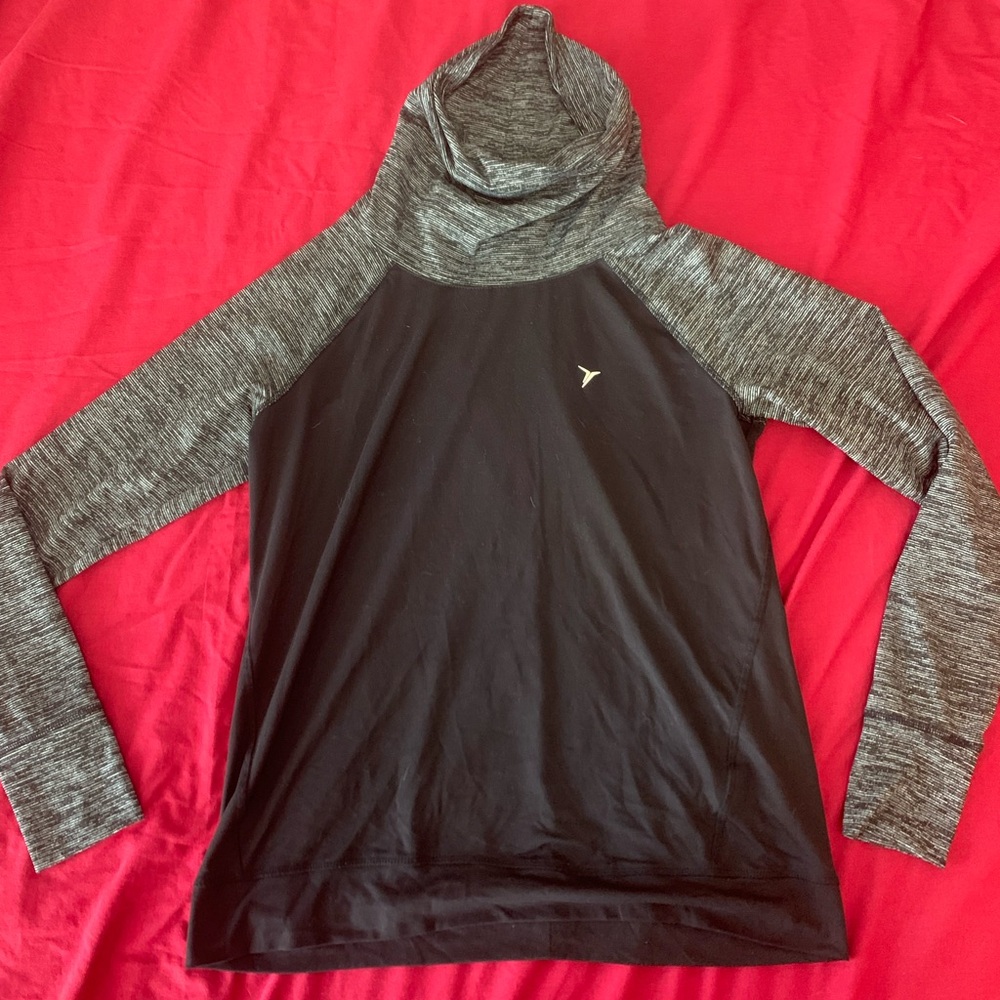Woman’s medium old navy active cowel neck shirt